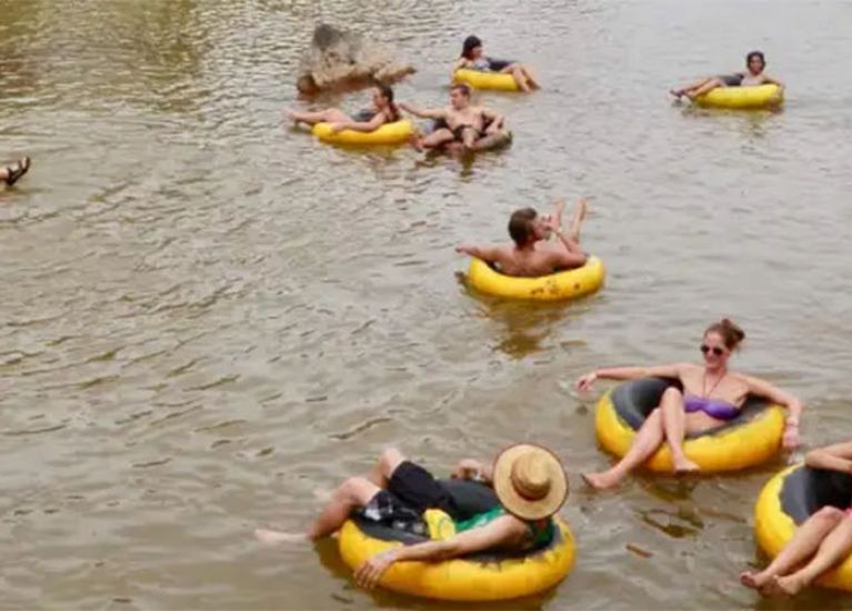 Go Tubing And  Kayaking  In Vang Vieng